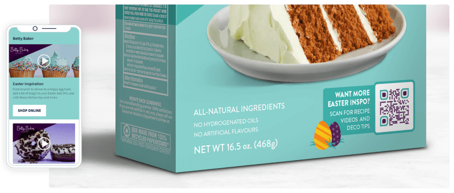 Blaue Produktverpackung mit QR Code am unteren Rand neben einem Smartphone, das Videos von Cupcakes anzeigt.