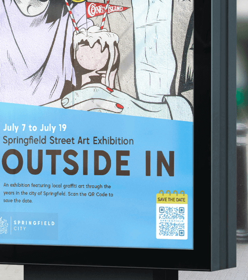 Veranstaltungsplakat einer Stadt mit einem QR Code, der detaillierte Veranstaltungsinformationen verlinkt.