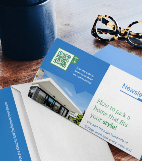 Print-Newsletter eines Immobilienmaklers mit einem QR Code, der das aktuelle Exposé in Form einer PDF-Datei verlinkt.