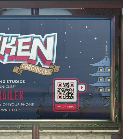 Plakat zum Bewerben eines neuen Spiels an einer Bushaltestelle mit einem QR Code, der einen Video-Trailer verlinkt.