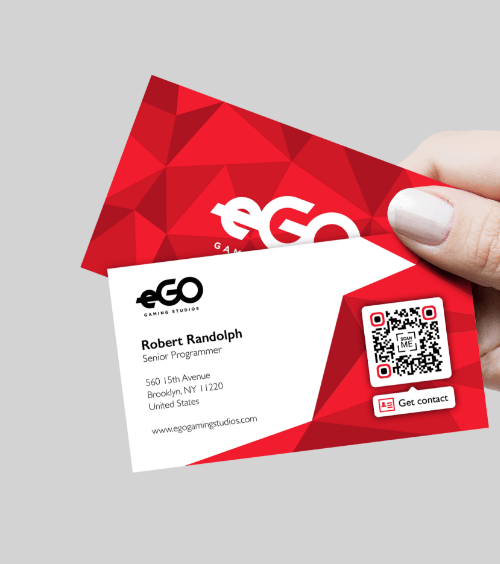 Visitenkarte eines Programmierers eines Spielestudios mit einem QR Code, der sämtliche Kontaktinformationen verlinkt.