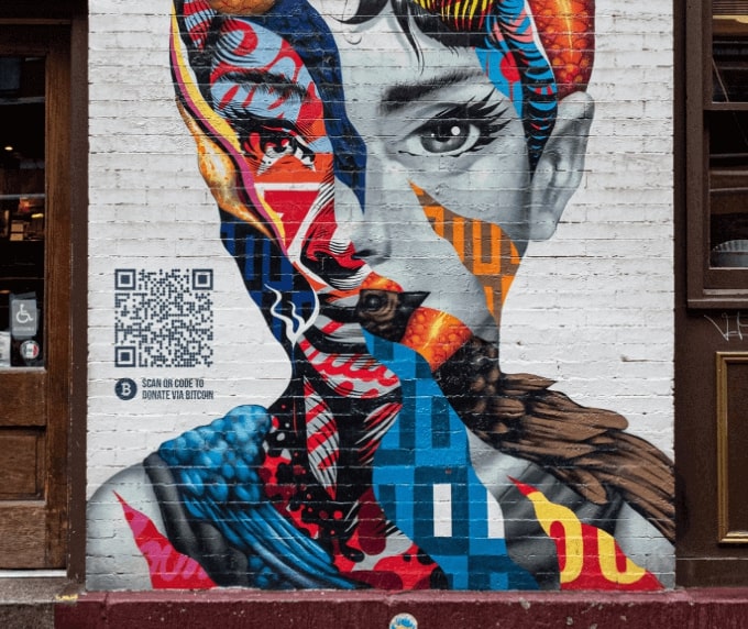 QR-Code-Idee auf einem Kunstwerk zum Sammeln von Spenden in Form von Bitcoins