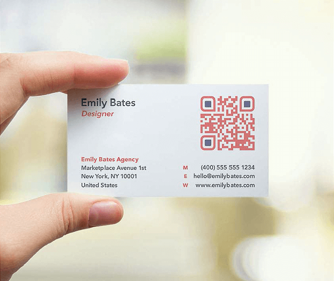 Die Visitenkarte eines Designers mit einem QR Code, der detaillierte Kontaktinformationen als vCard verlinkt.