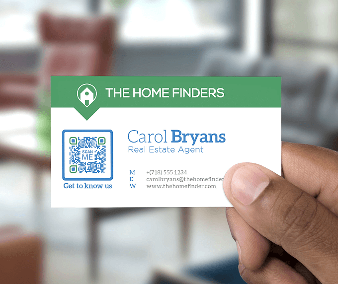 Die Visitenkarte eines Immobilienmaklers mit einem QR Code, der detaillierte Kontaktinformationen als vCard verlinkt.