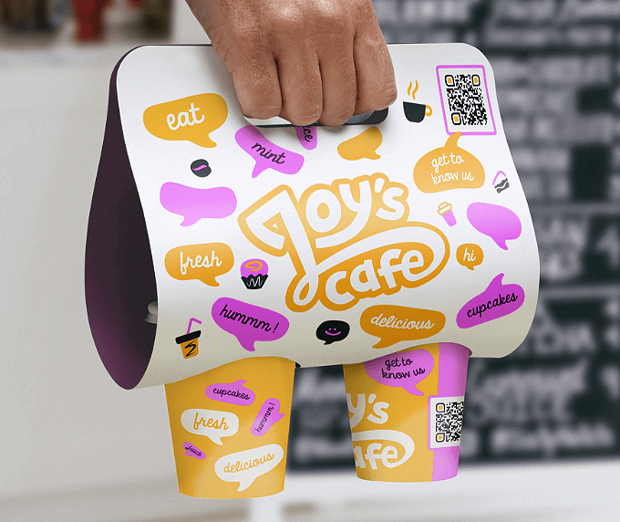 Becherträger mit einem QR Code, der alle Social-Media-Profile auf einer Seite präsentiert.