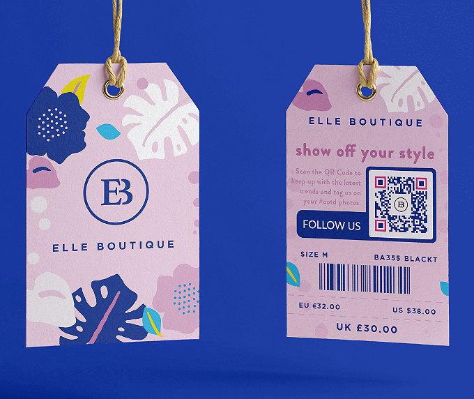 Hängeetikett eines Modelabels mit einem QR Code, der alle Social-Media-Profile auf einer Seite präsentiert.