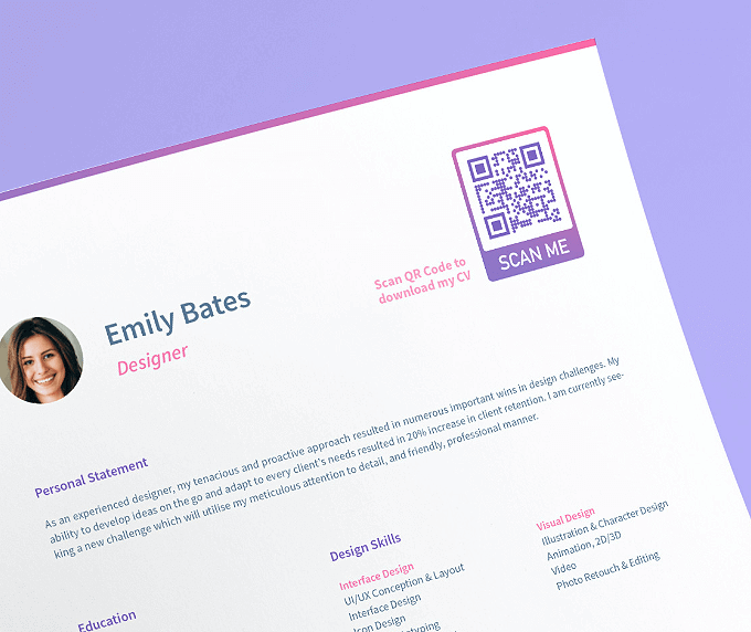 Lebenslauf einer Designerin mit einem QR Code, der ihr gesamtes Portfolio in einem Galerie-Format anzeigt.