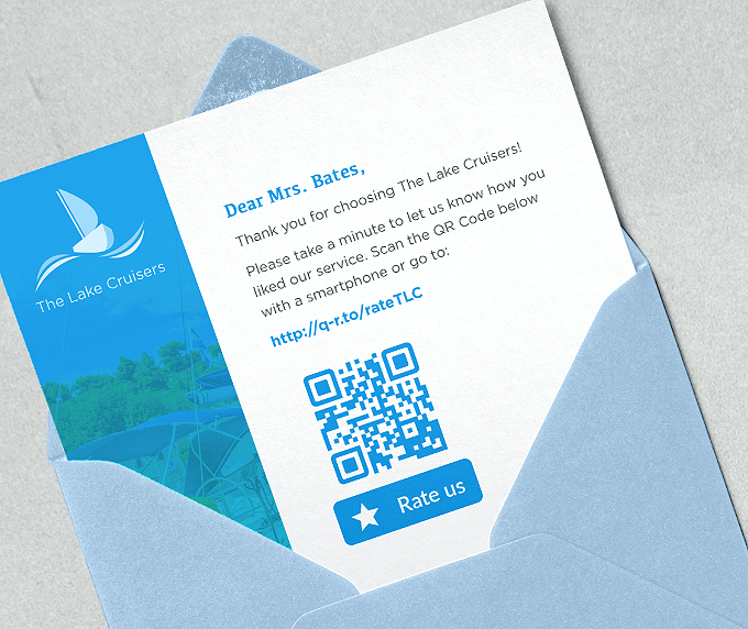 Postkarte eines Reisebüros mit einem QR Code, über den Kunden nach ihrer Reise eine Bewertung auf einer Skala von einem bis fünf Sternen abgeben können.