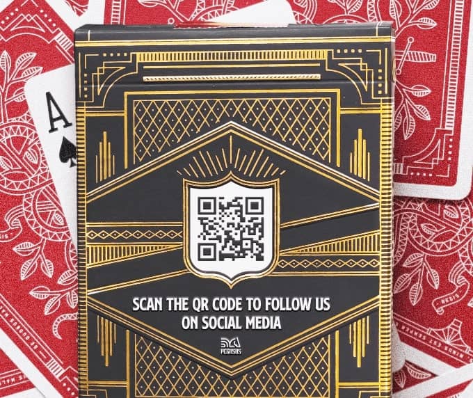 QR-Code-Idee zum Promoten von Social-Media-Profilen auf einem Gesellschaftsspiel
